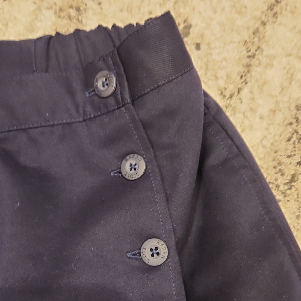 Karen Scott Navy Blue Skort with Button Accents Size 12 Like New - Picture 3 of 4